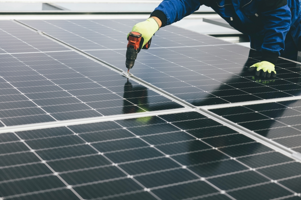 Les étapes pour installer des panneaux solaires en toute sécurité